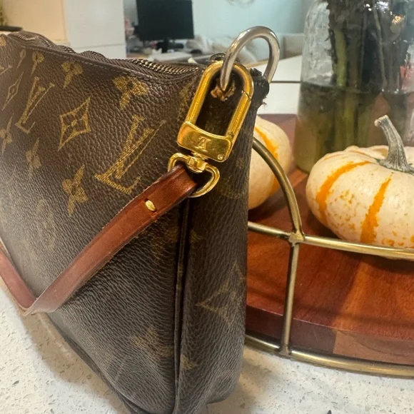 SOLD Vintage Louis Vuitton Monogram Pochette Accessoires with COA - Picture 8 of 15